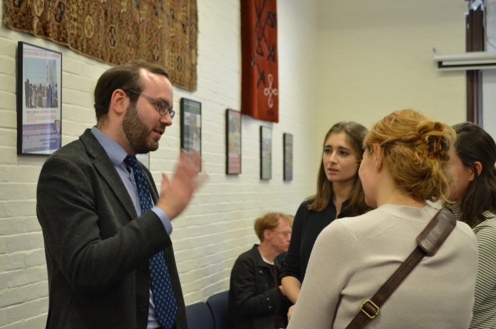Bart Fransen chats with conference attendees during the lunch session